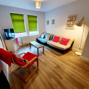 Beautiful 3 Bedroom House At The Sea Front - Amazing Location Apartment